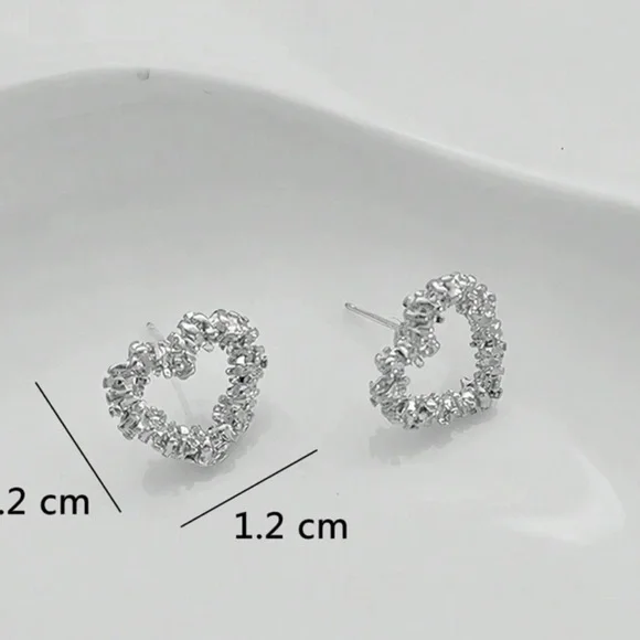 Hollow heart earrings - Picture 4 of 4